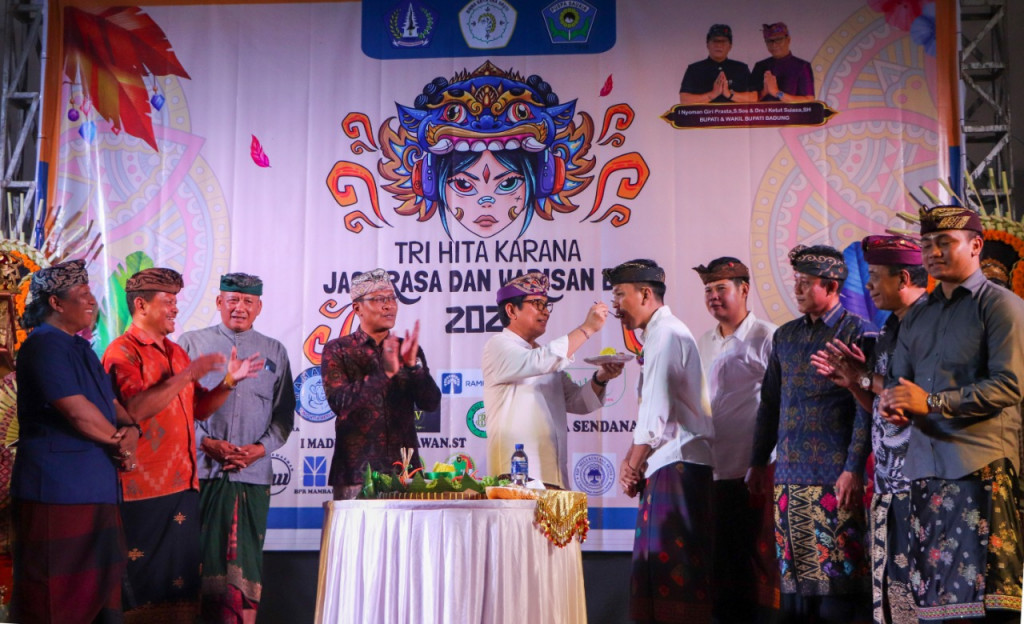 Sekda Adi Arnawa Apresiasi HUT ST Shantika Dharma, Mambal Kajanan